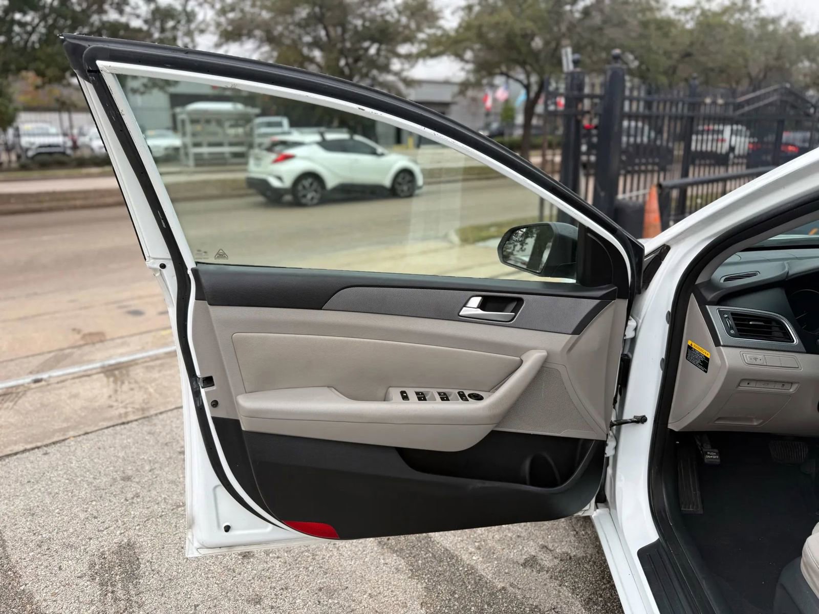 Used 2015 Hyundai Sonata SE w/ Option Group 09 image 8