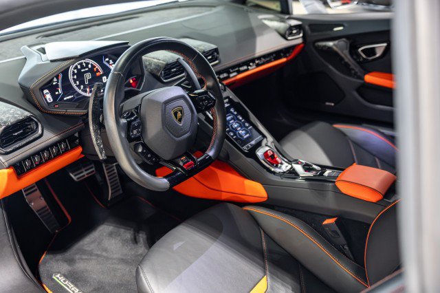 Used 2022 Lamborghini Huracan EVO RWD image 36