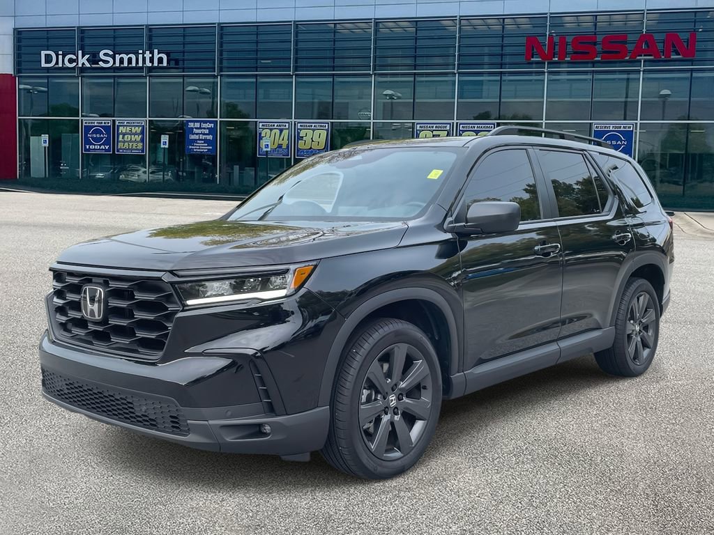 Used 2025 Honda Pilot Sport image 3