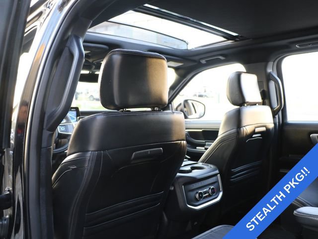 Used 2025 Ford Expedition Platinum w/ Stealth Appearance Package AWD/4WD image 15