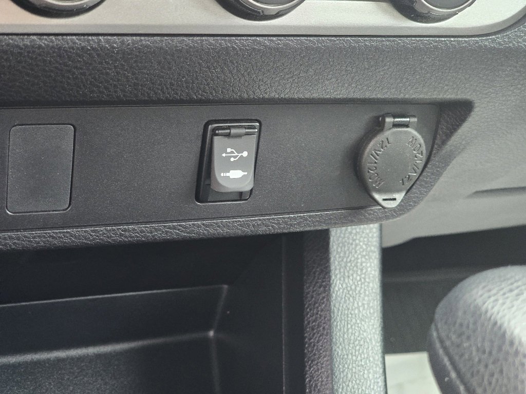 Used 2019 Toyota Tacoma SR w/ SR Convenience Package image 18
