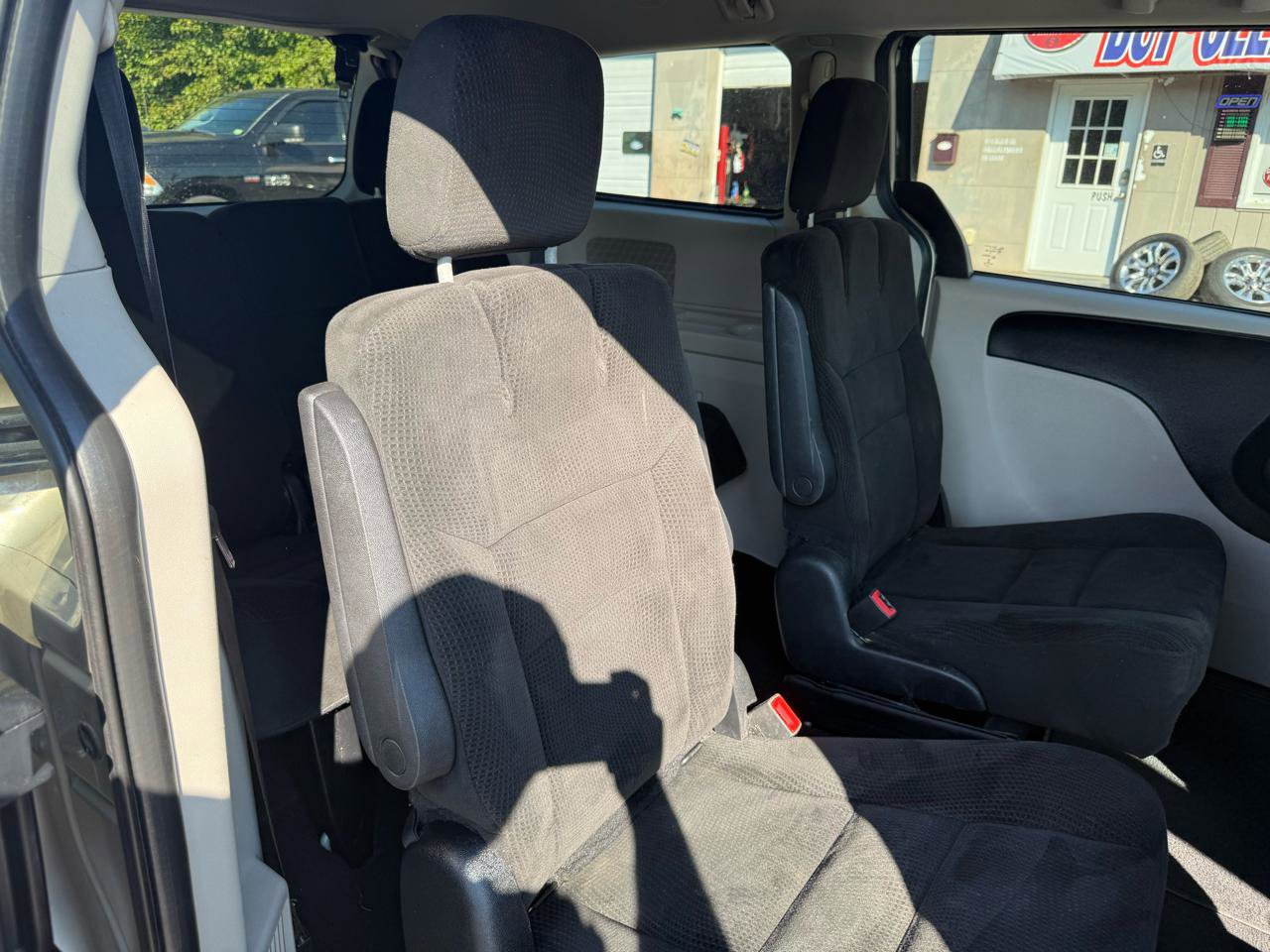 Used 2016 Dodge Grand Caravan SXT image 62