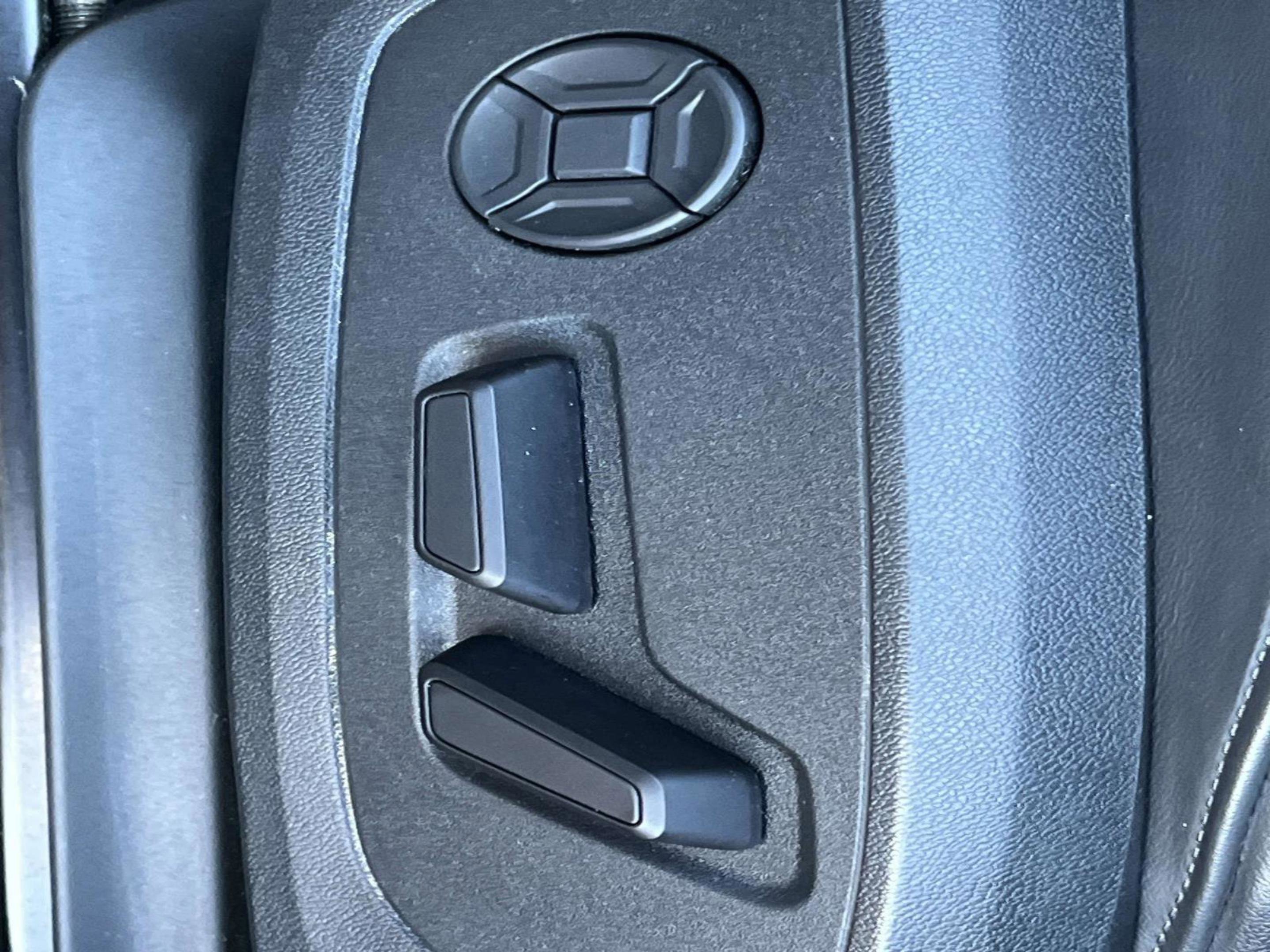 Used 2025 Audi Q3 2.0T Premium image 30