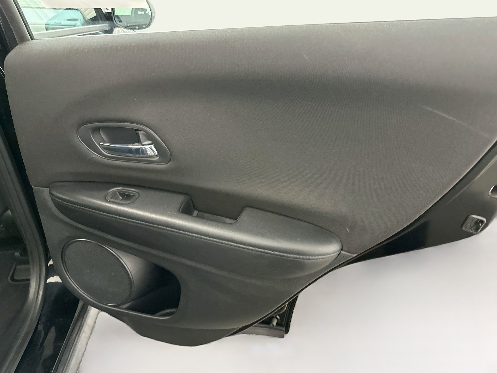 Used 2016 Honda HR-V LX image 30