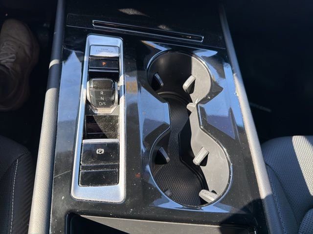 Used 2024 Volkswagen Atlas Cross Sport SE image 32