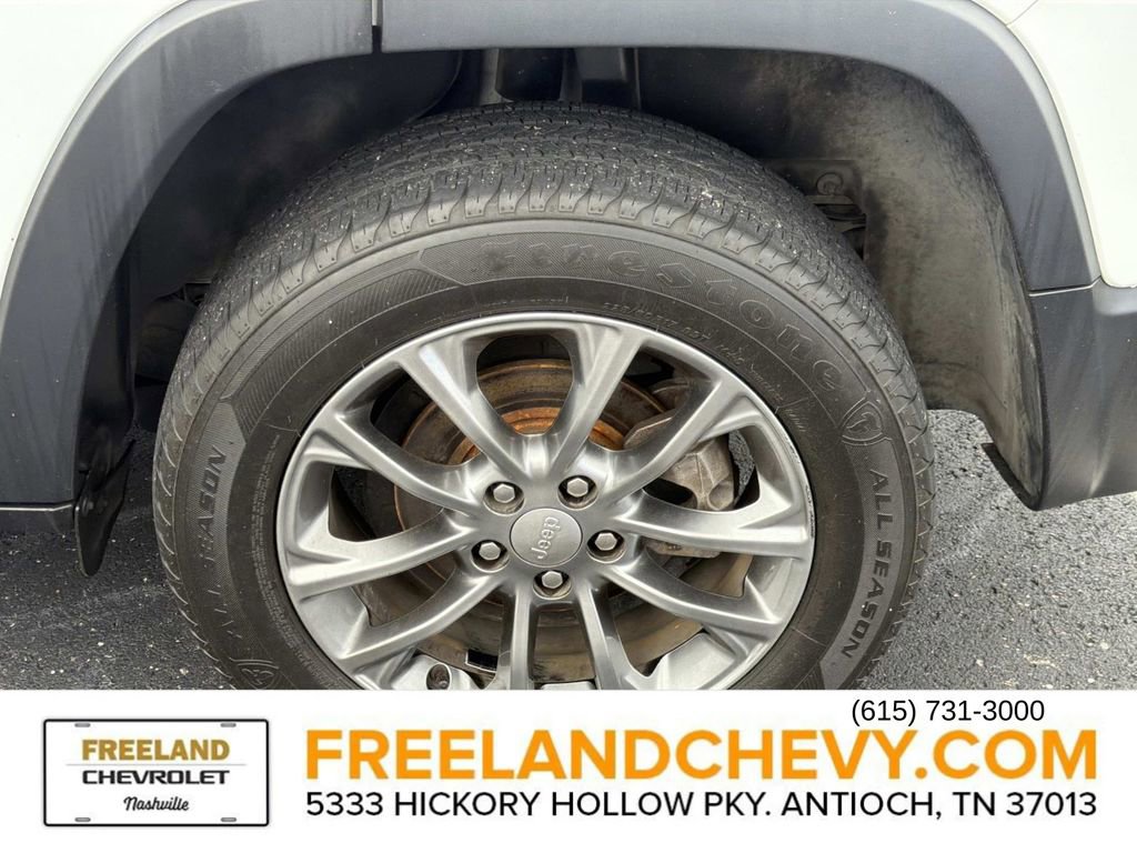 Used 2019 Jeep Cherokee Latitude Plus w/ Comfort/Convenience Group FWD image 11