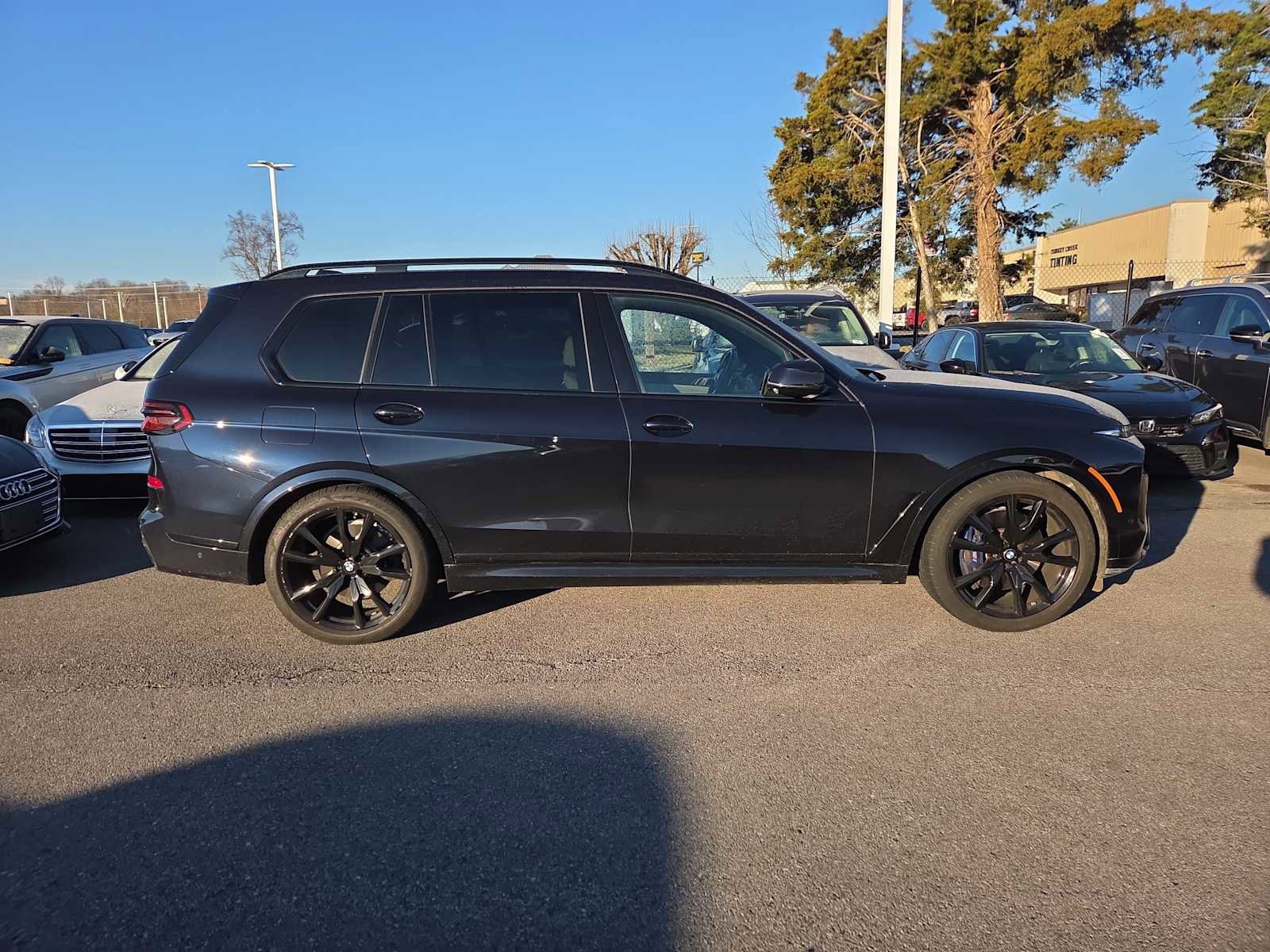 Used 2024 BMW X7 xDrive40i w/ M Sport Package image 3