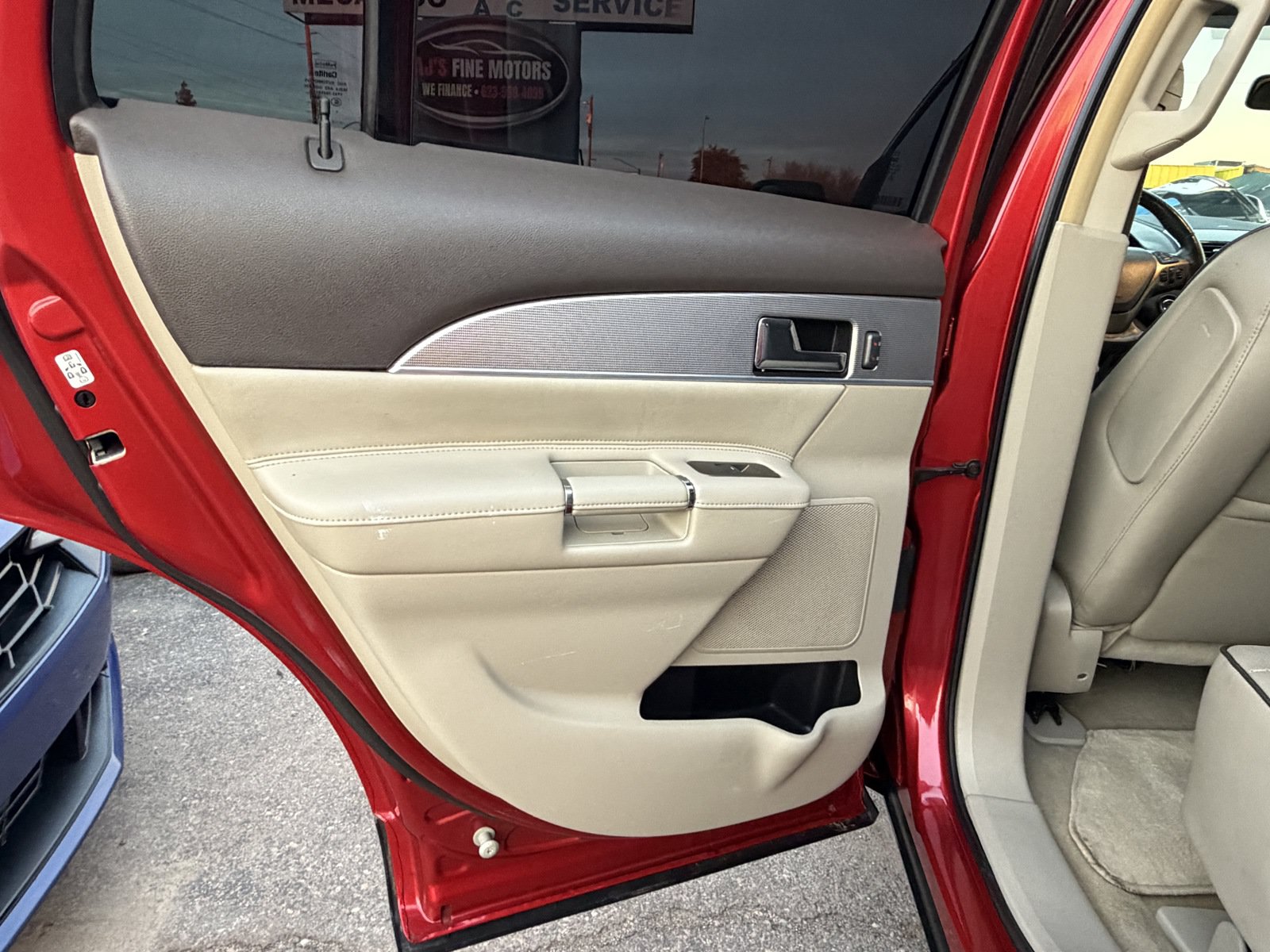 Used 2011 Lincoln MKX 2WD w/ 101A Rapid Spec Order Code image 8