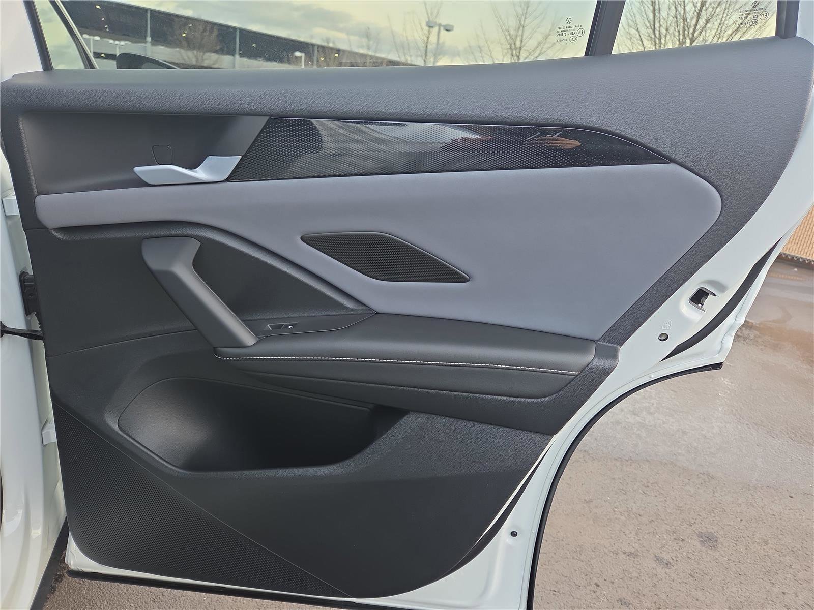 New 2026 Volkswagen Tiguan SE R-Line image 30