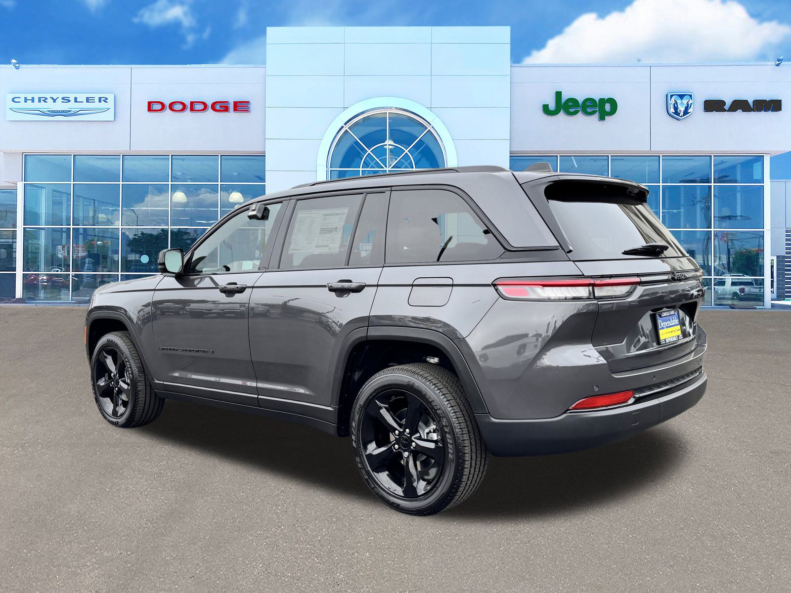New 2025 Jeep Grand Cherokee Altitude image 7