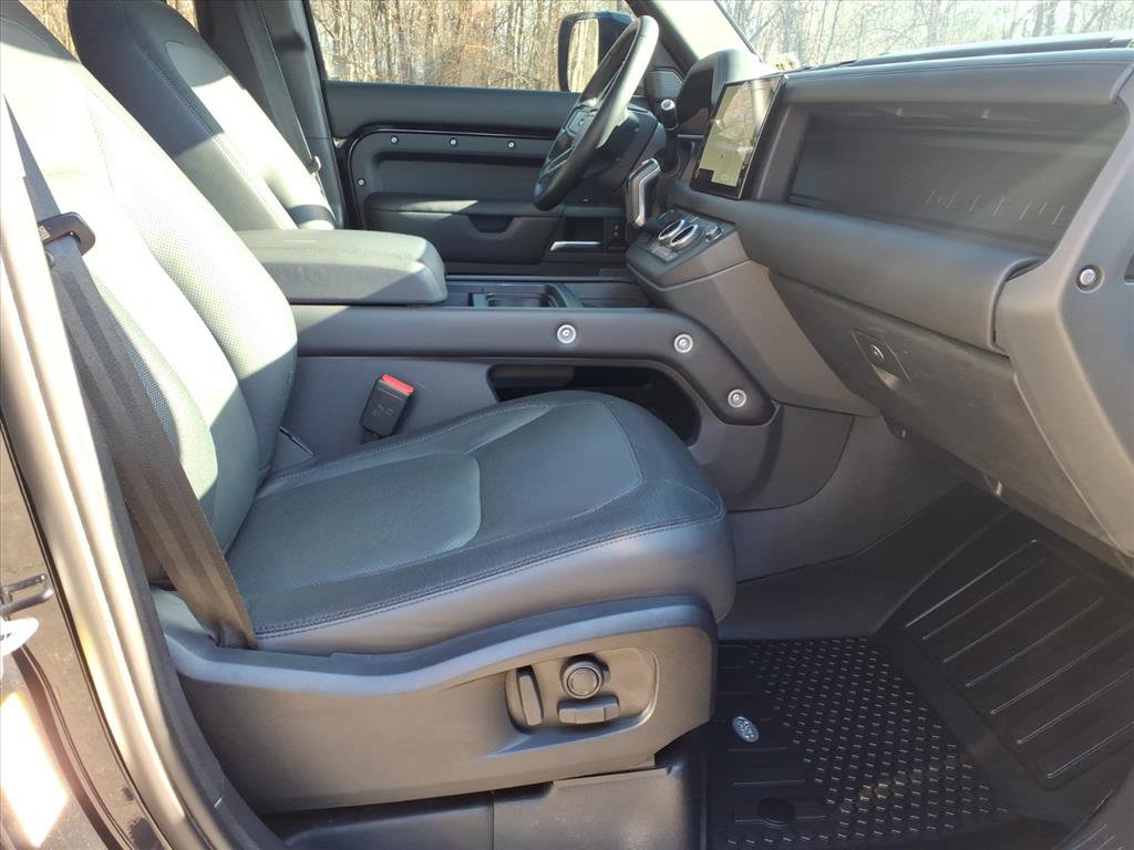 Certified 2023 Land Rover Defender 110 X-Dynamic SE image 3