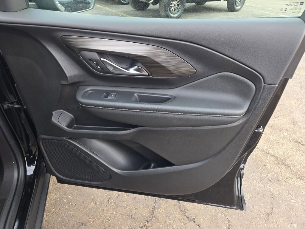 Used 2024 GMC Terrain SLE w/ Driver Convenience Package image 8