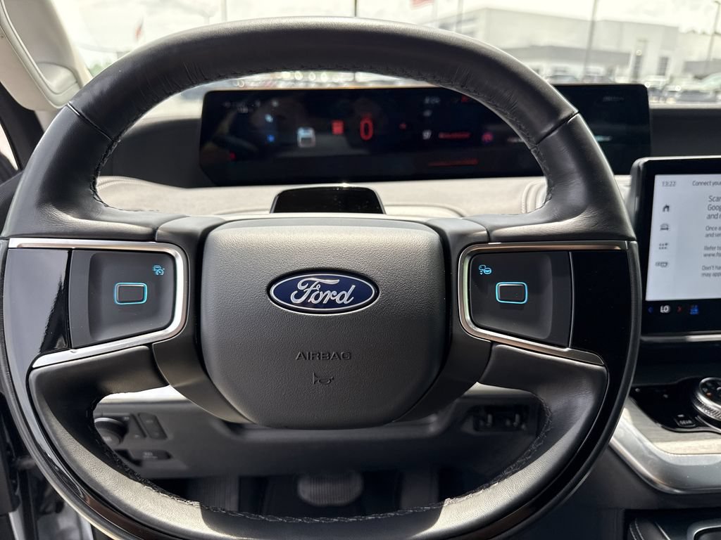 Used 2025 Ford Expedition Platinum AWD/4WD image 25