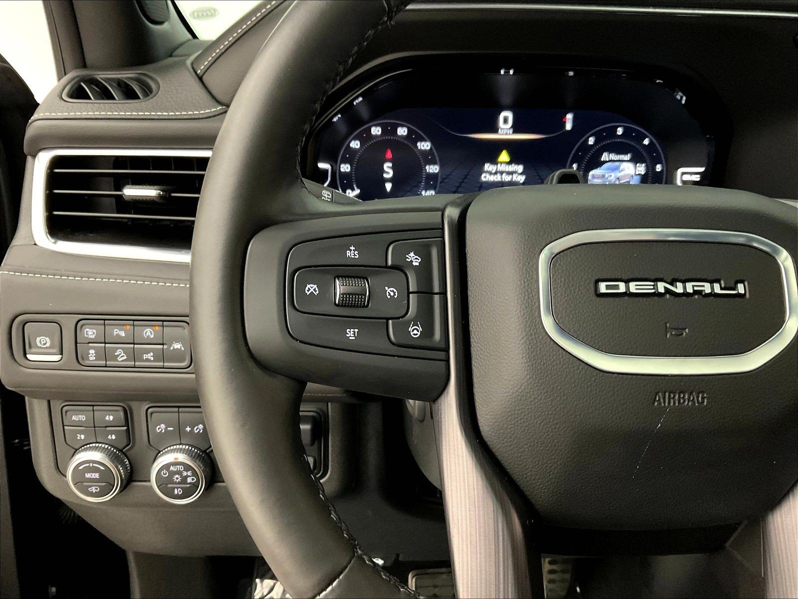 Used 2024 GMC Yukon Denali Ultimate AWD/4WD image 11