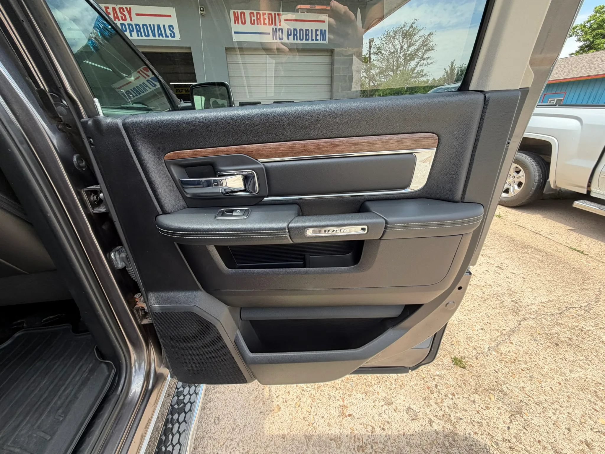 Used 2014 RAM 1500 Laramie w/ Convenience Group AWD/4WD image 21