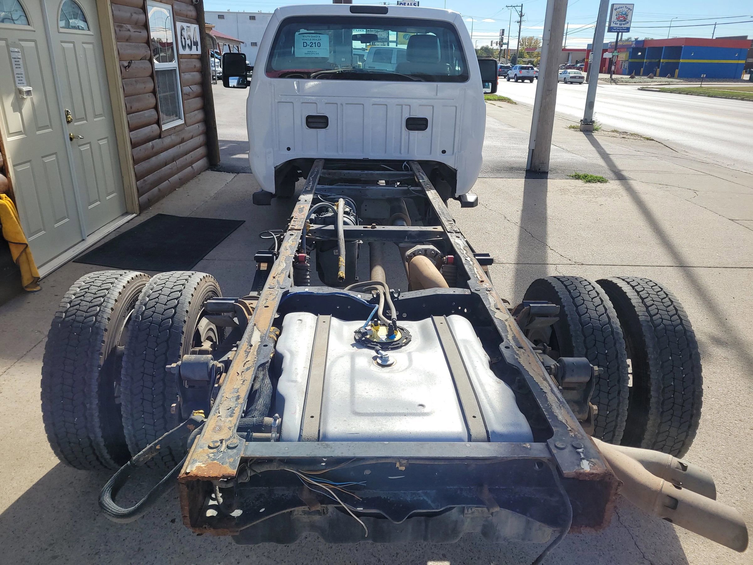 Used 2015 Ford F550 165  W.B. 2D image 4