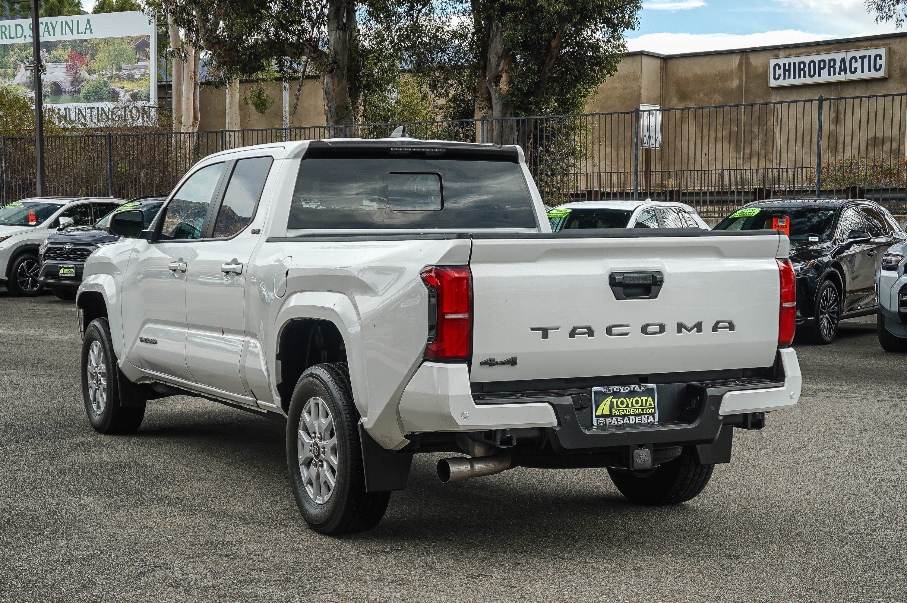 Used 2024 Toyota Tacoma SR5 AWD/4WD image 6