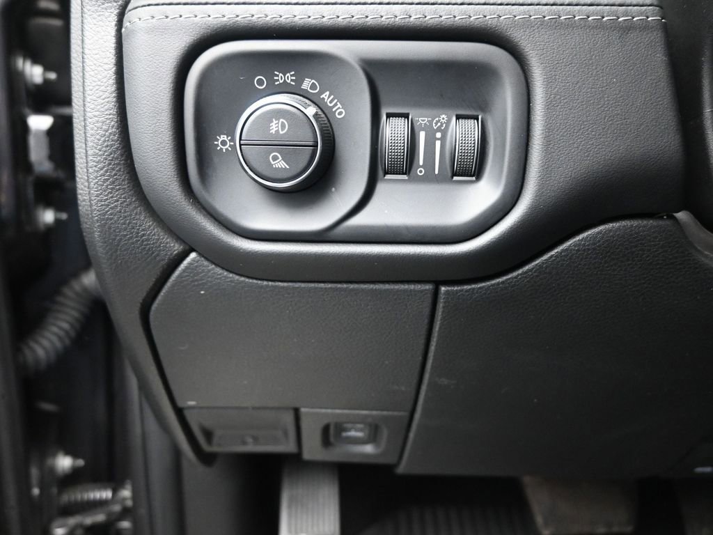 Used 2024 RAM 2500 Limited image 33