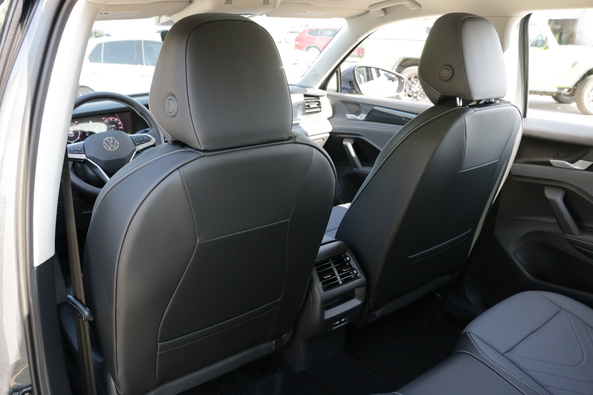 Certified 2026 Volkswagen Tiguan SE FWD image 17