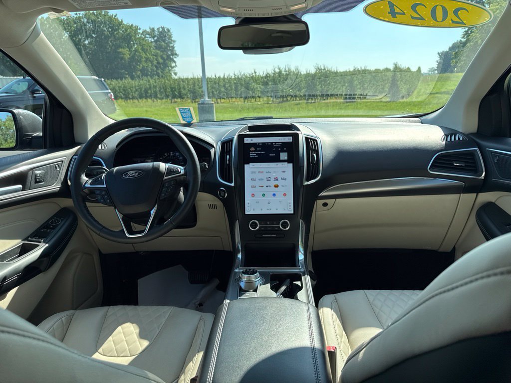 Used 2024 Ford Edge Titanium AWD/4WD image 15