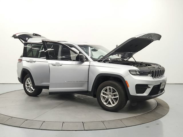 Used 2024 Jeep Grand Cherokee Laredo X w/ Luxury Tech Group I AWD/4WD image 9