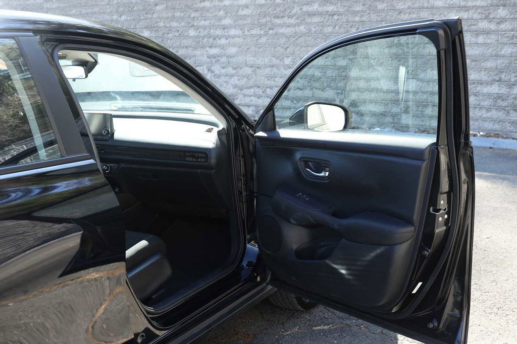 Used 2024 Honda HR-V LX image 17