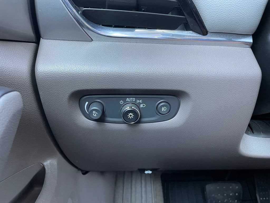 Used 2019 Chevrolet Traverse LT w/ LT Premium Package AWD/4WD image 13