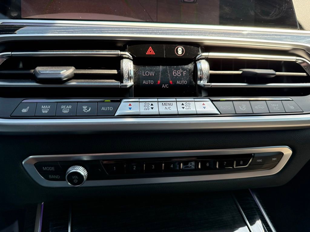 Used 2022 BMW X7 M50i AWD/4WD image 19