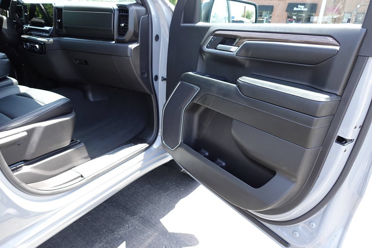 Used 2024 Chevrolet Silverado 1500 LT AWD/4WD image 30