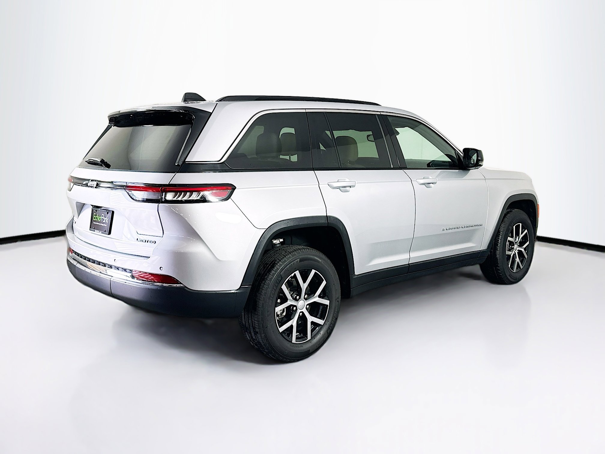 Used 2024 Jeep Grand Cherokee Limited image 9