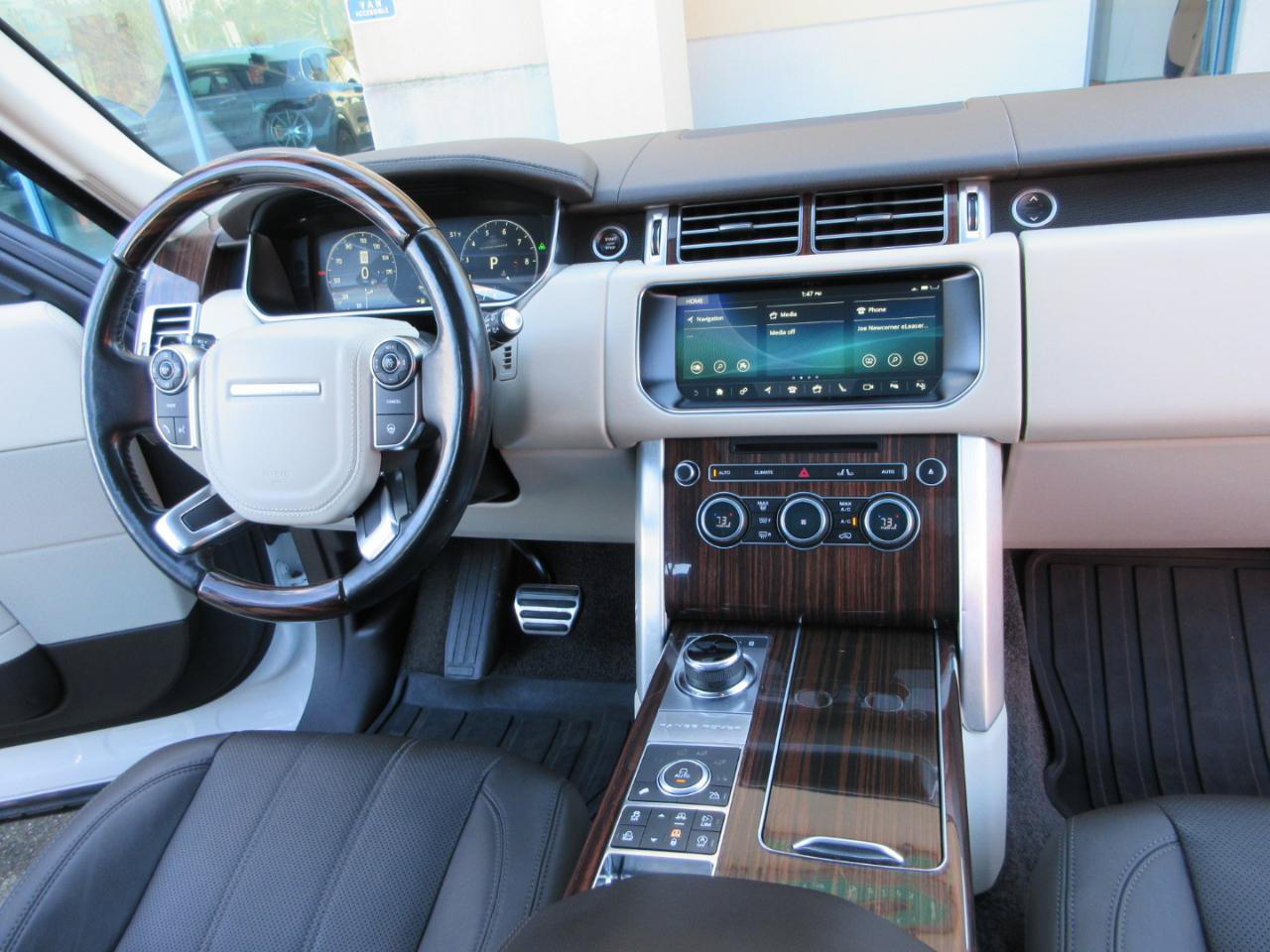 Used 2017 Land Rover Range Rover Supercharged AWD/4WD image 50
