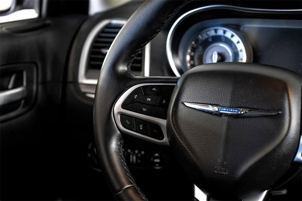 Used 2018 Chrysler 300 Touring L image 13