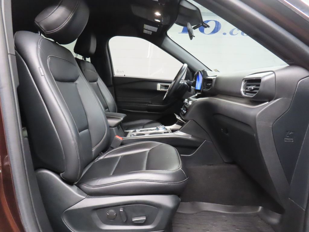 Used 2020 Ford Explorer XLT w/ Equipment Group 202A image 30