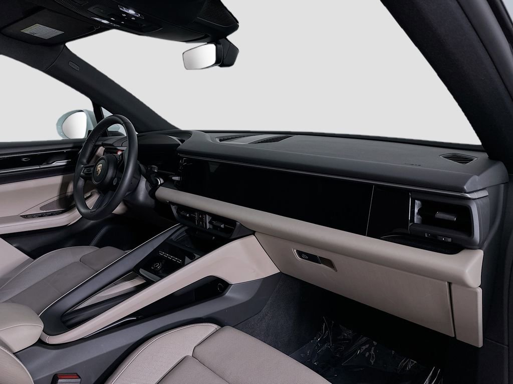 Certified 2025 Porsche Macan Electric image 32