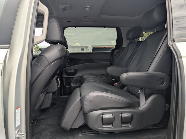 Certified 2025 Kia Carnival SX Prestige FWD image 18