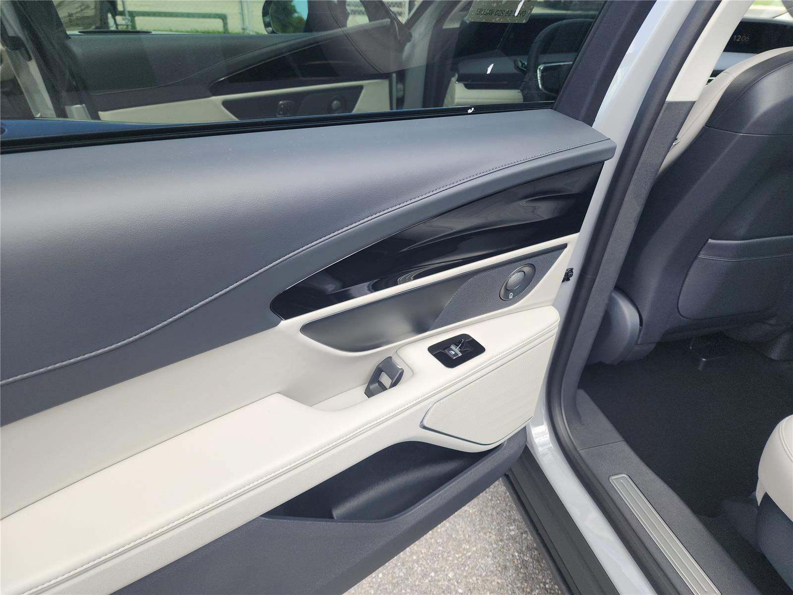 New 2026 Lincoln Nautilus Reserve w/ Jet Appearance Package image 17
