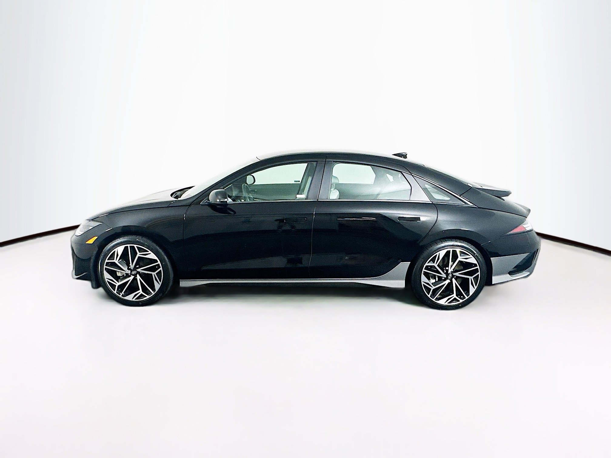 Used 2023 Hyundai Ioniq 6 SEL w/ Cargo Package image 4