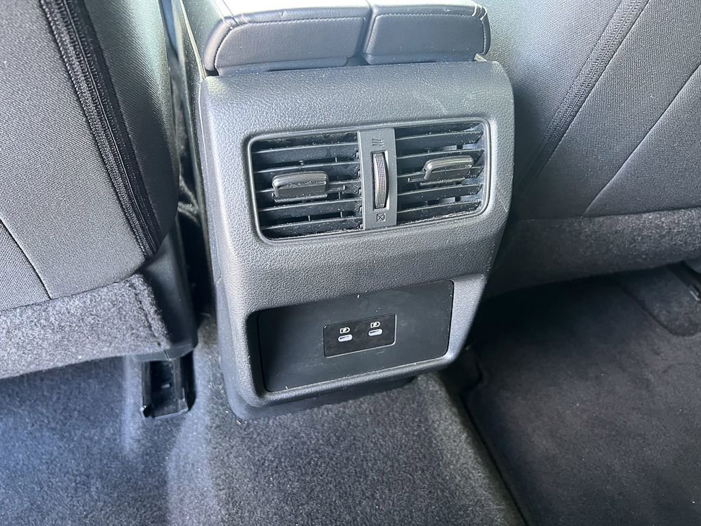 Used 2024 Nissan Rogue SV image 26