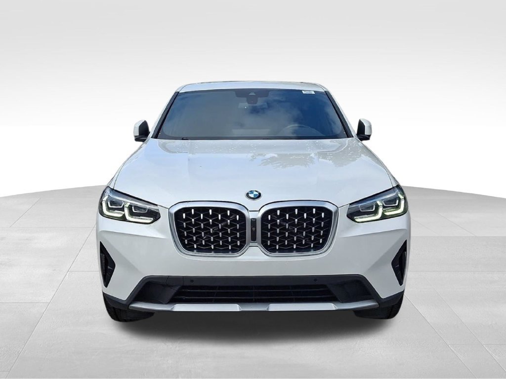 Used 2024 BMW X4 xDrive30i w/ Parking Assistance Package AWD/4WD image 2