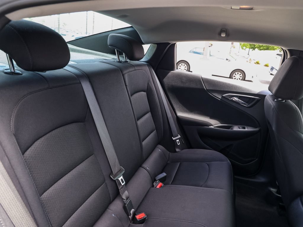 Used 2025 Chevrolet Malibu RS FWD image 17