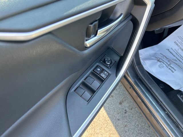 Used 2021 Toyota RAV4 XLE w/ Convenience Package image 11