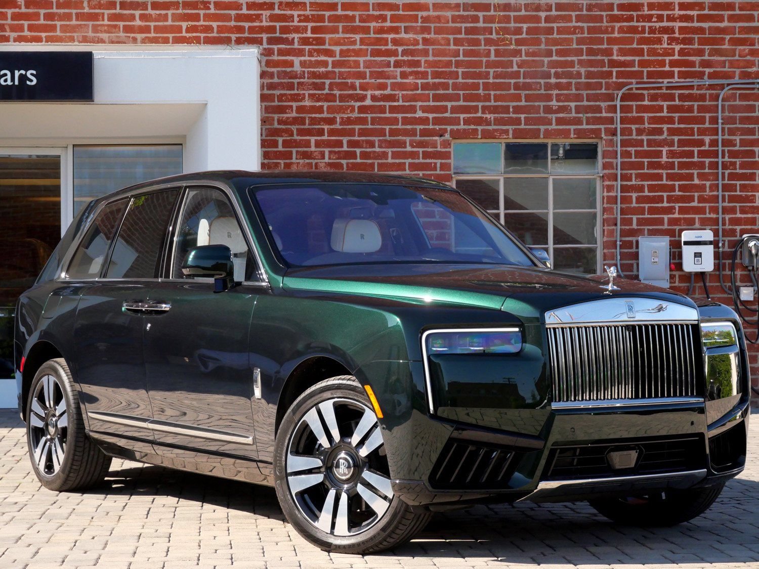 Used 2026 Rolls-Royce Cullinan AWD/4WD image 19