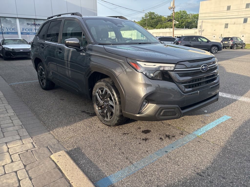 Used 2025 Subaru Forester Premium AWD/4WD image 1