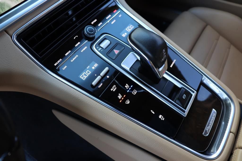 Used 2018 Porsche Panamera 4 image 57