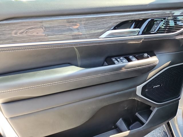 Used 2022 Jeep Wagoneer Series III AWD/4WD image 12