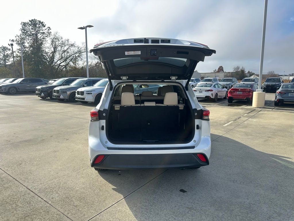 Used 2022 Toyota Highlander XLE image 23