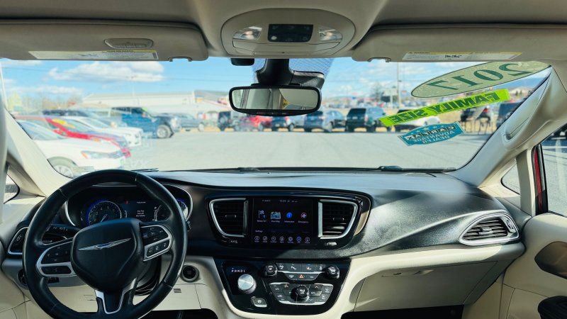 Used 2017 Chrysler Pacifica Touring-L Plus w/ Advanced Safetytec Group image 17