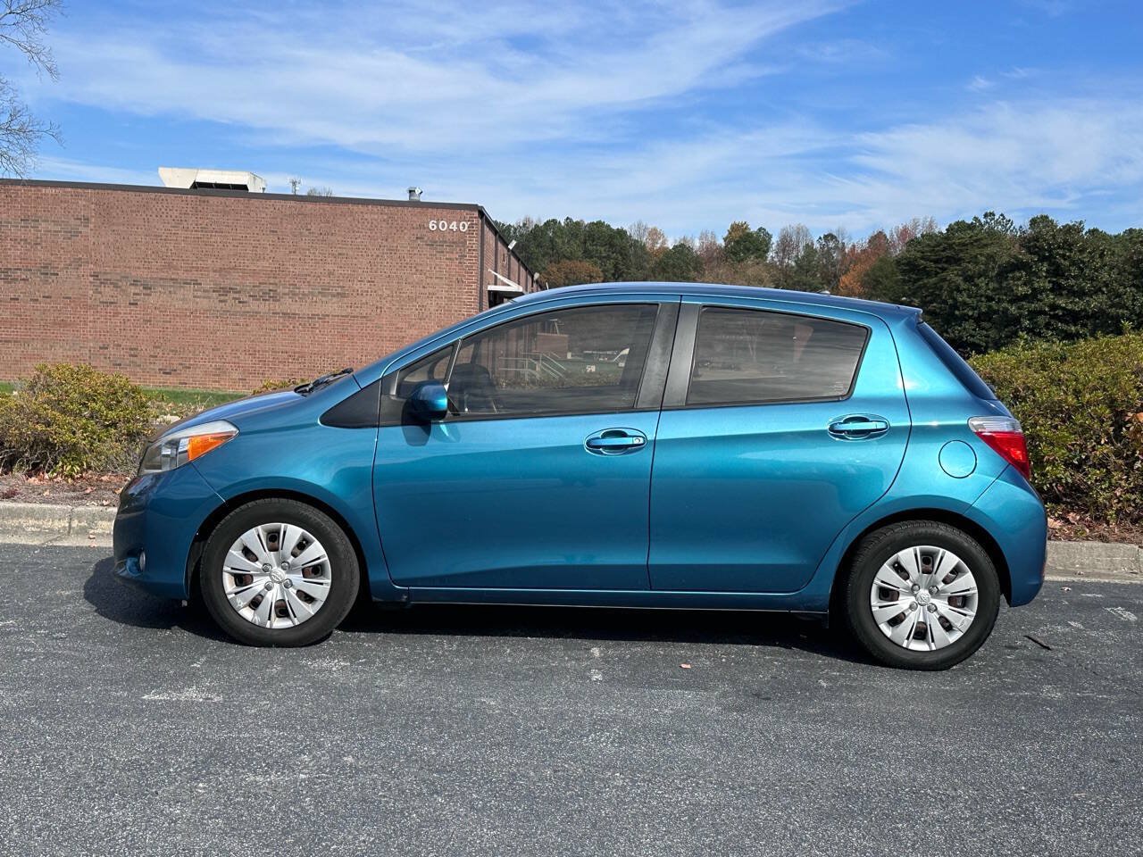 Used 2014 Toyota Yaris L FWD image 5