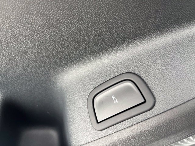 New 2027 Chevrolet Traverse LT FWD image 19