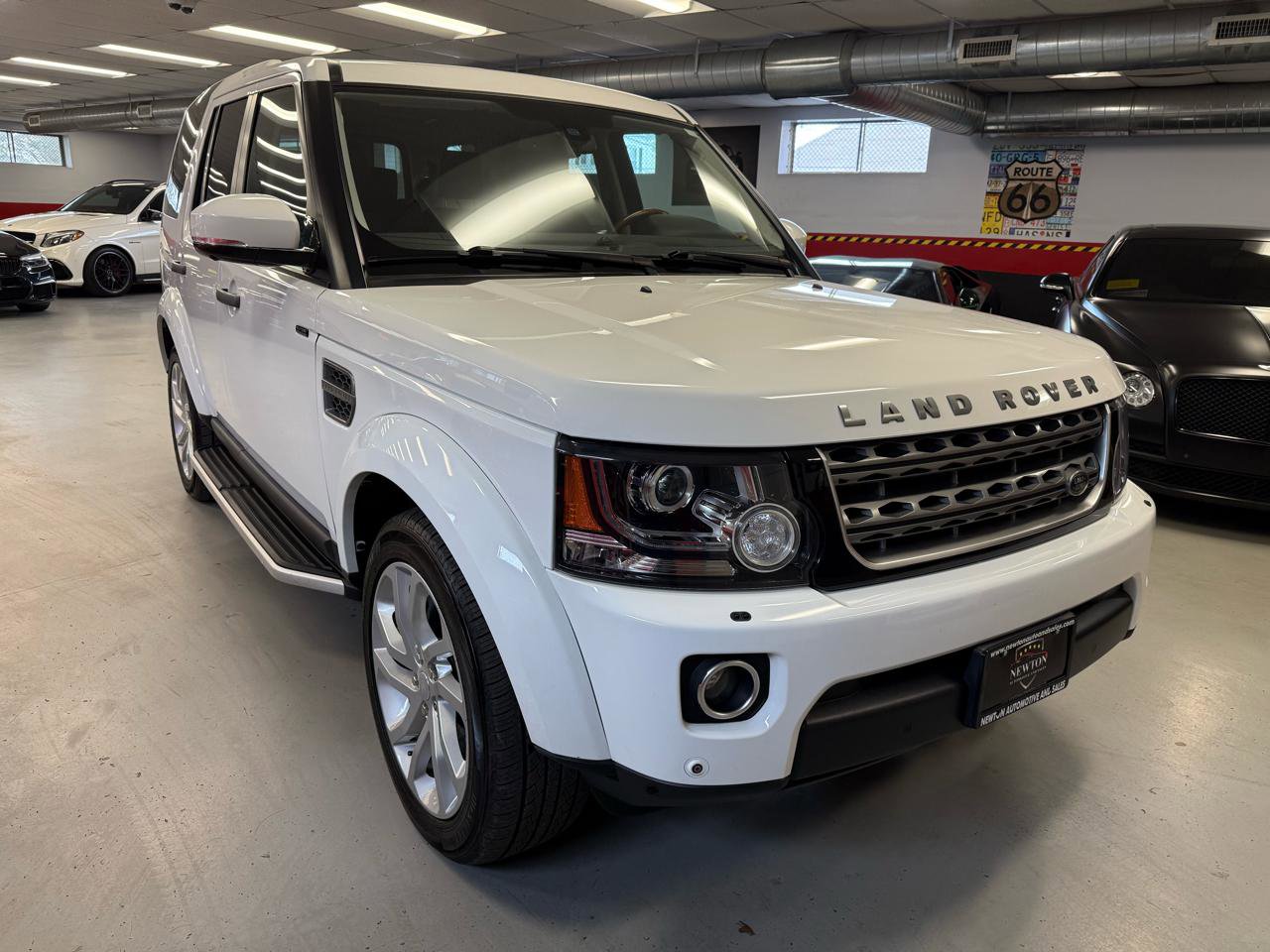 Used 2016 Land Rover LR4 HSE Silver Edition AWD/4WD image 3